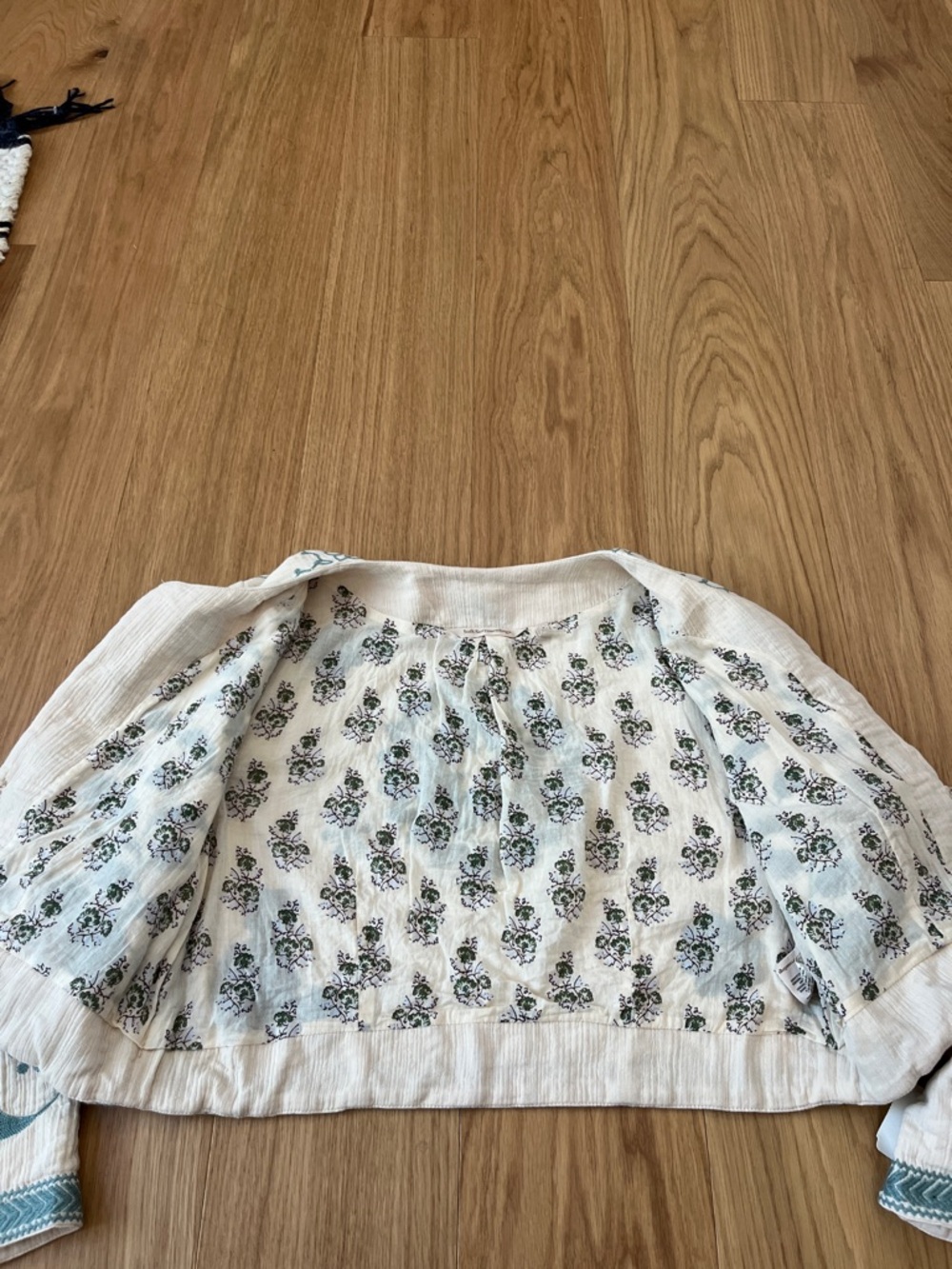 Soft Surroundings White Cropped Jacket with Teal Floral Embroidery size M - Picture 3 of 8